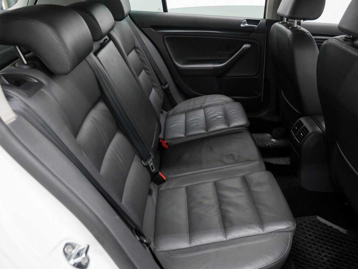 Volkswagen Golf с пробегом — 2008 год. Фото: #8