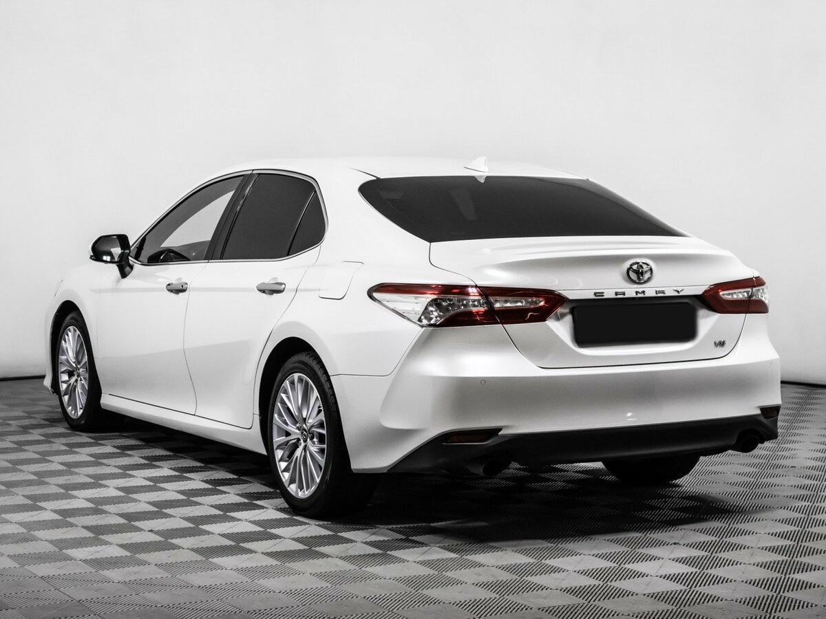 Toyota Camry с пробегом — 2018 год. Фото: #5