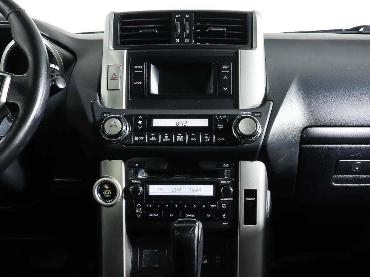 Toyota Land Cruiser Prado с пробегом — 2010 год. Фото: #11