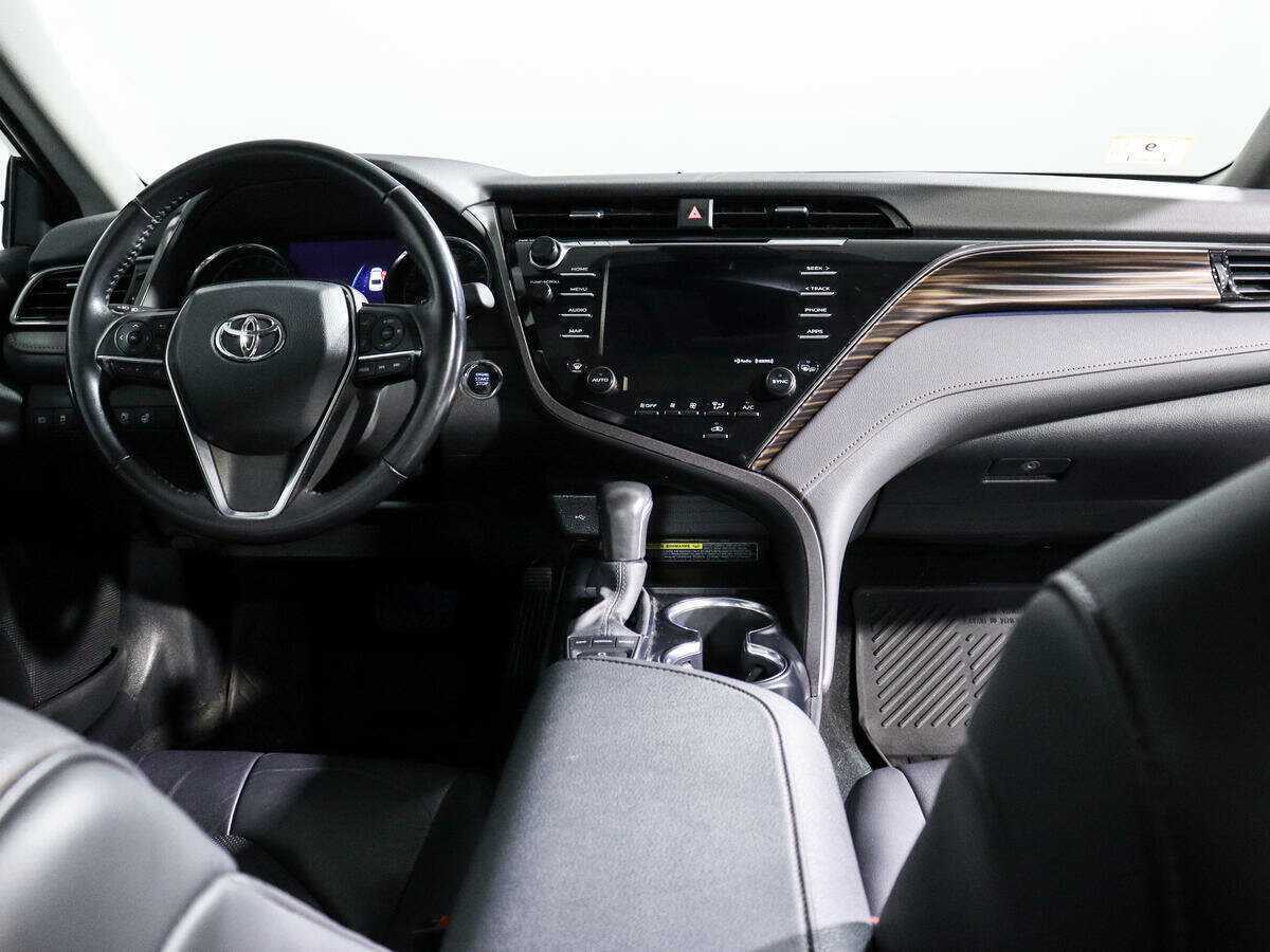 Toyota Camry с пробегом — 2020 год. Фото: #9