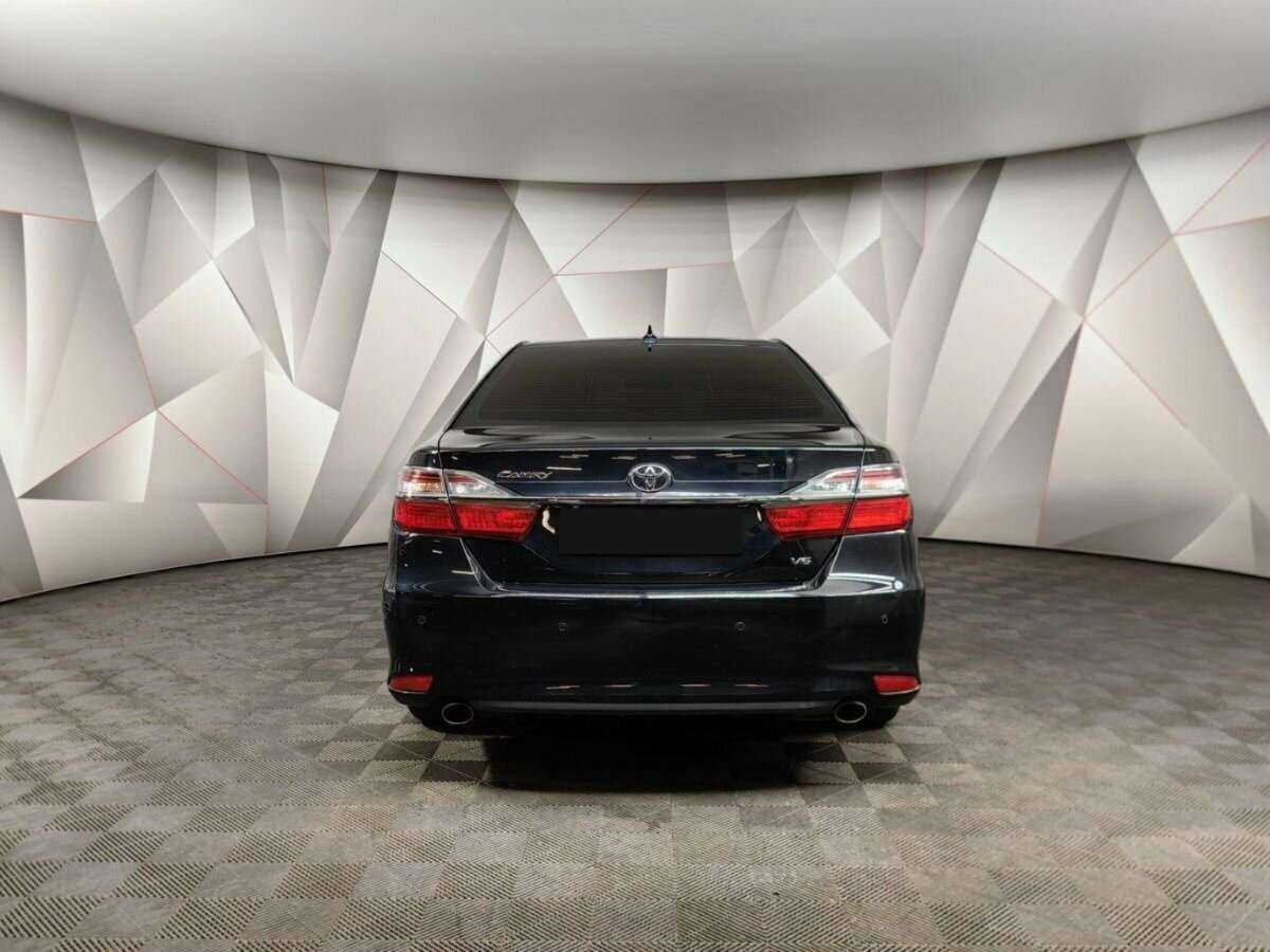Toyota Camry с пробегом — 2017 год. Фото: #7