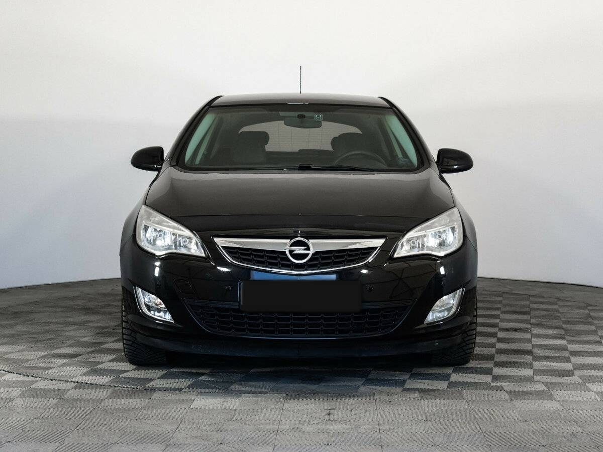 Opel Astra с пробегом — 2011 год. Фото: #1