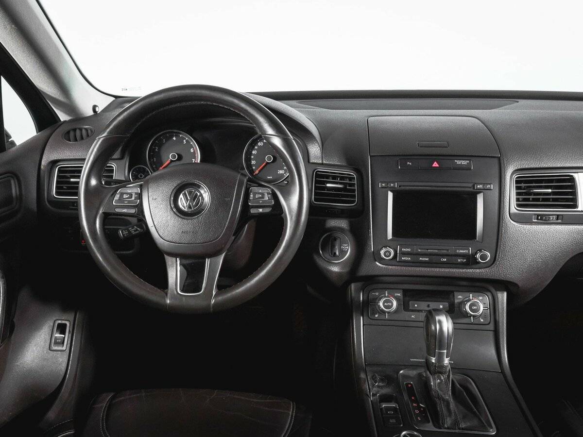 Volkswagen Touareg с пробегом — 2011 год. Фото: #11