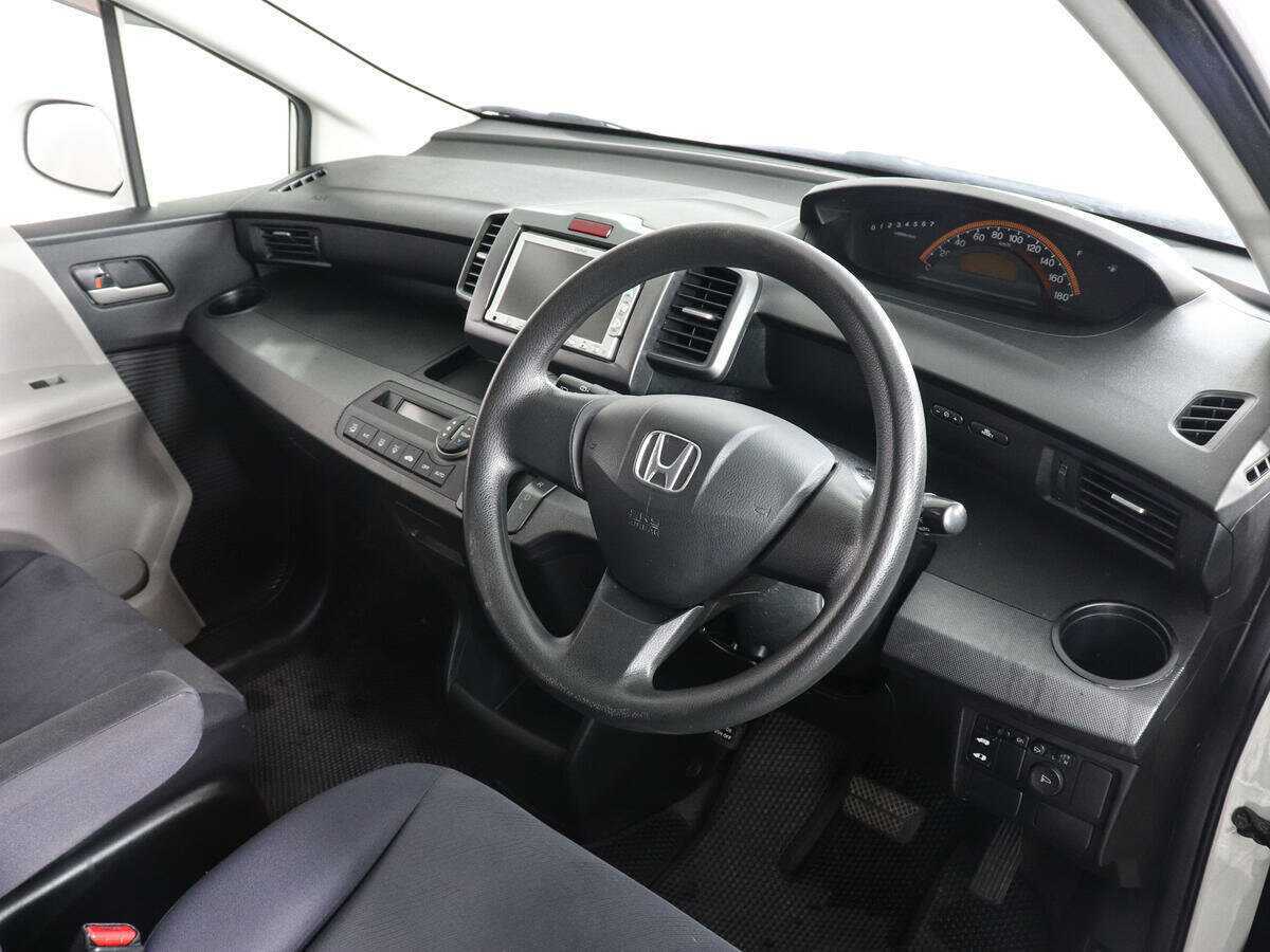 Honda Freed с пробегом — 2009 год. Фото: #6