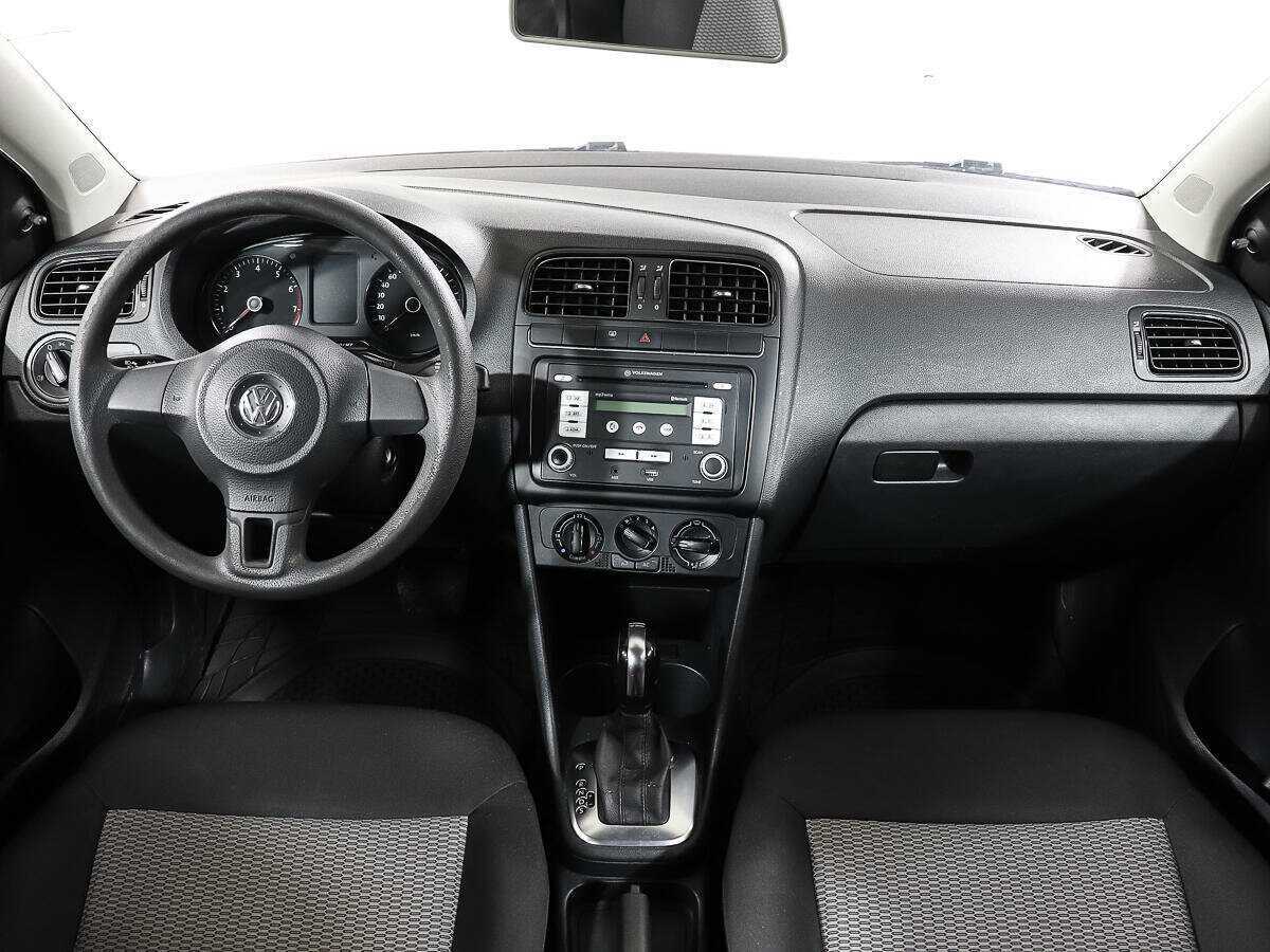 Volkswagen Polo с пробегом — 2010 год. Фото: #10
