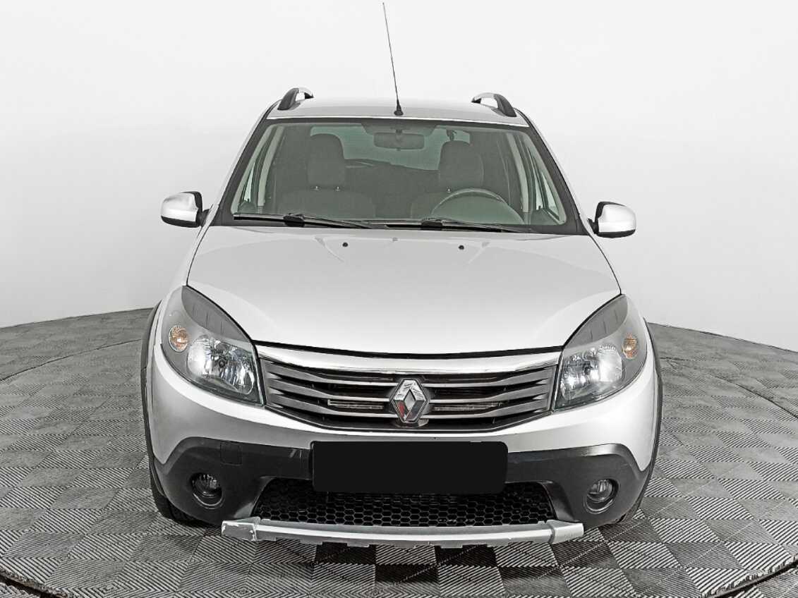 Renault Sandero с пробегом — 2013 год. Фото: #1