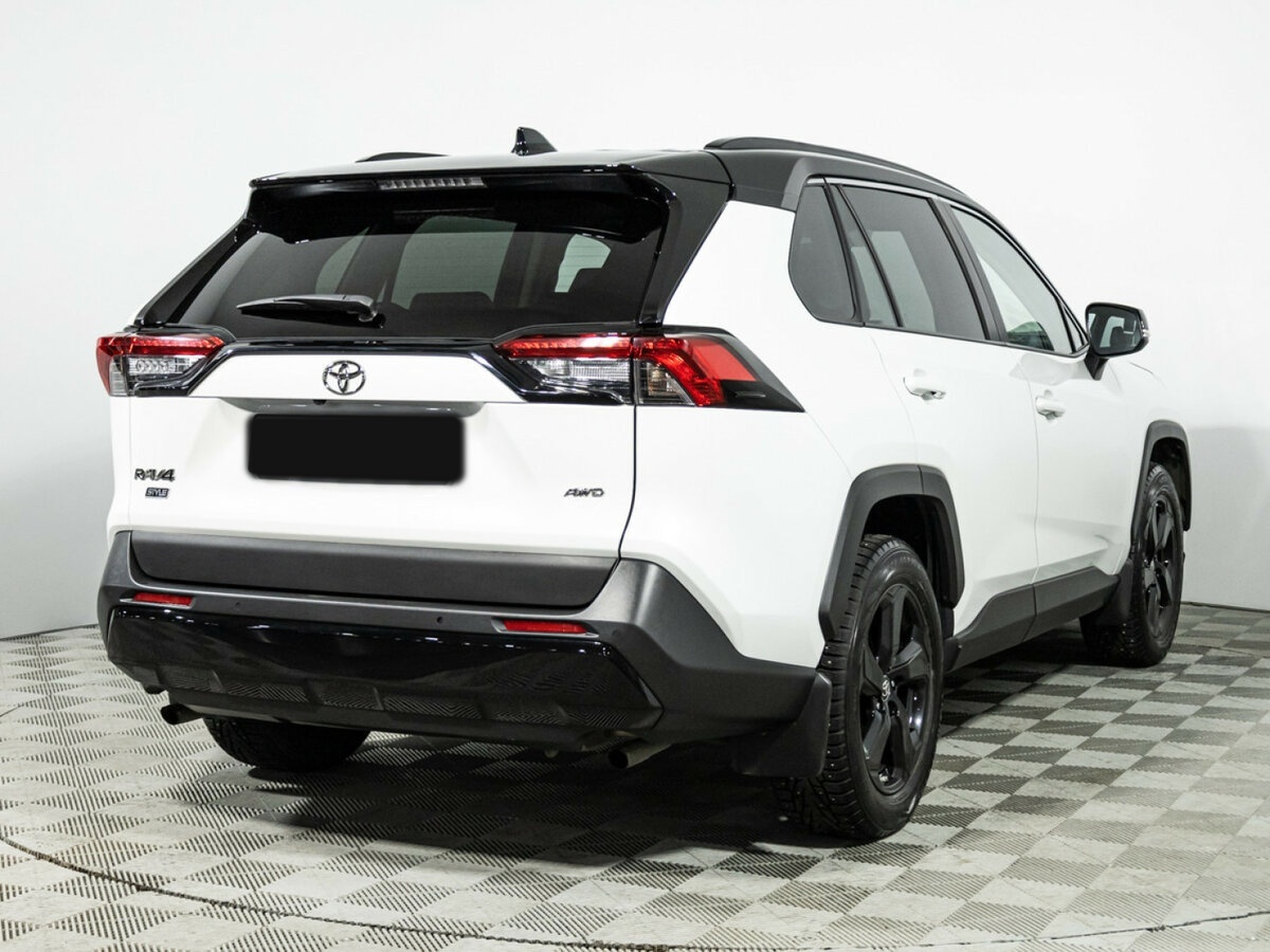 Toyota RAV4 с пробегом — 2021 год. Фото: #4