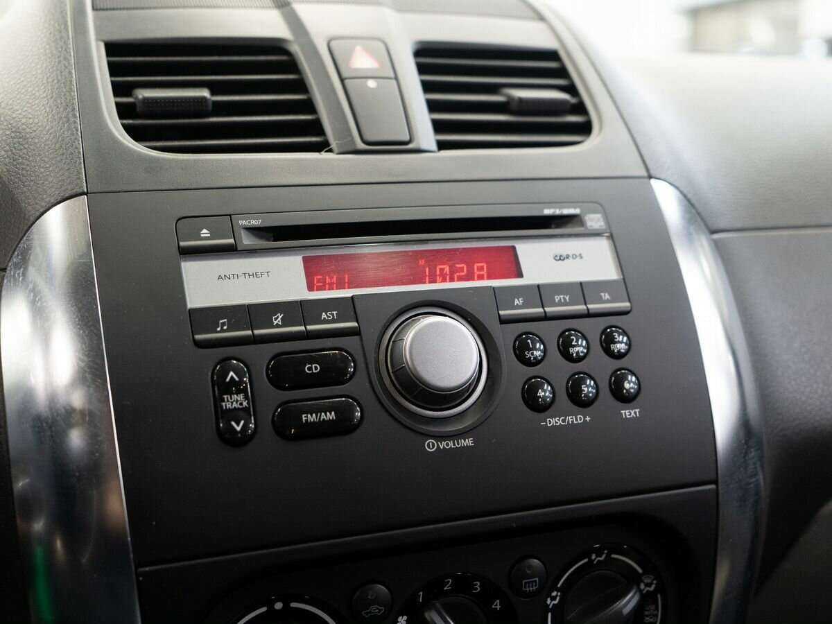 Suzuki SX4 с пробегом — 2010 год. Фото: #11