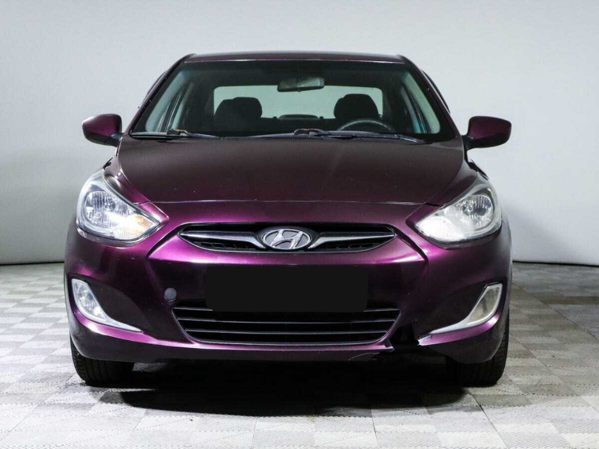 Hyundai Solaris с пробегом — 2012 год. Фото: #1