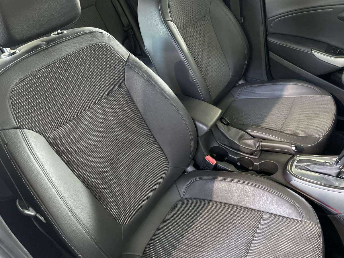 Opel Astra с пробегом — 2011 год. Фото: #16