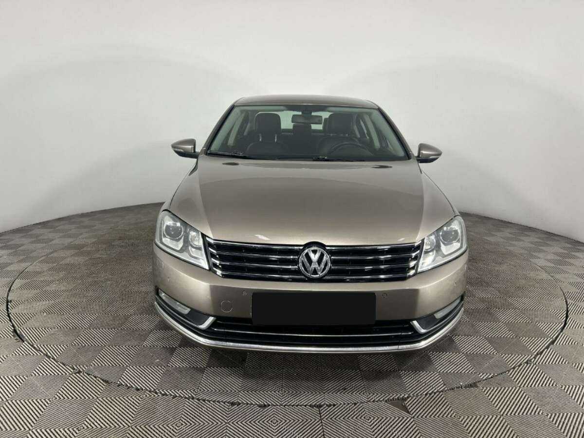 Volkswagen Passat с пробегом — 2011 год. Фото: #1
