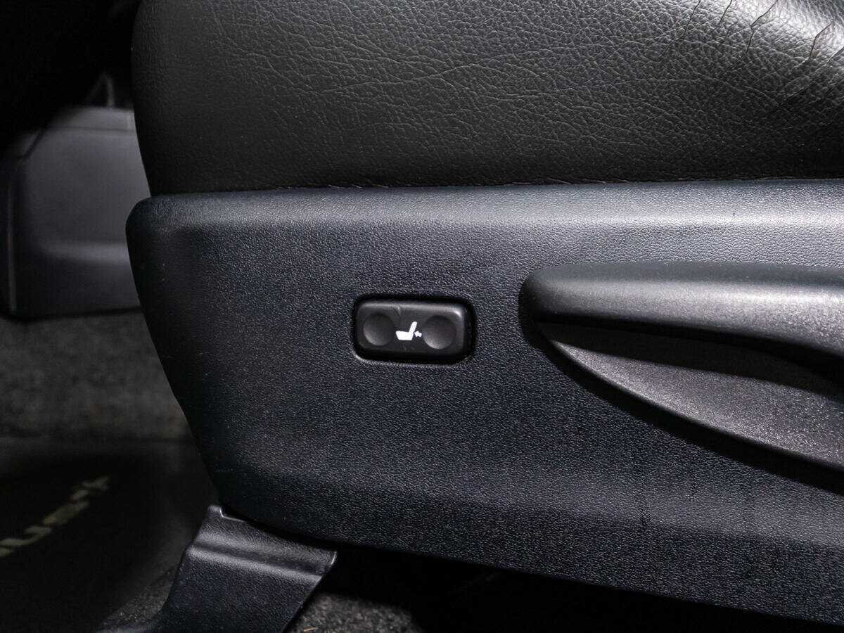 Toyota Prius v (+) с пробегом — 2015 год. Фото: #19