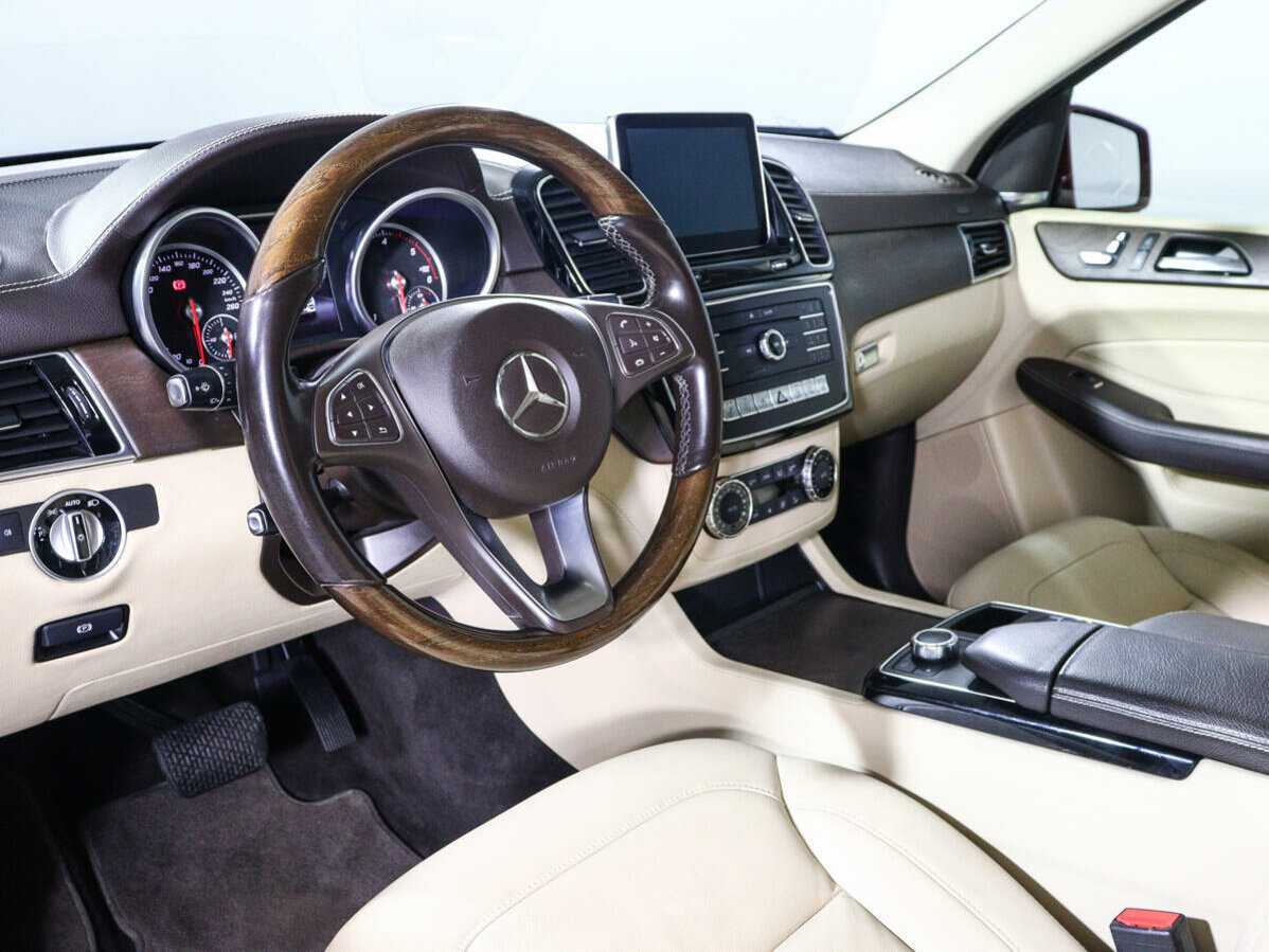 Mercedes-Benz GLE с пробегом — 2015 год. Фото: #12