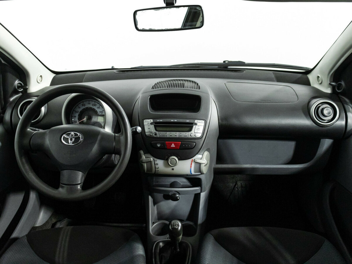Toyota Aygo с пробегом — 2006 год. Фото: #12