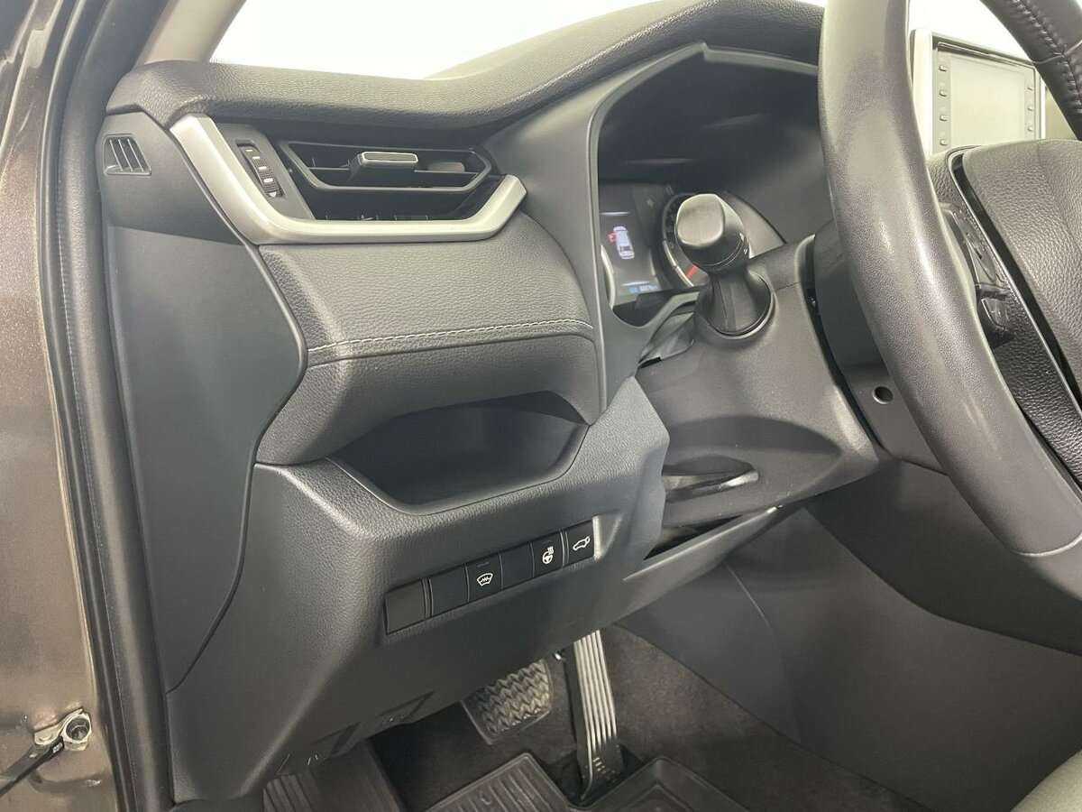 Toyota RAV4 с пробегом — 2019 год. Фото: #7