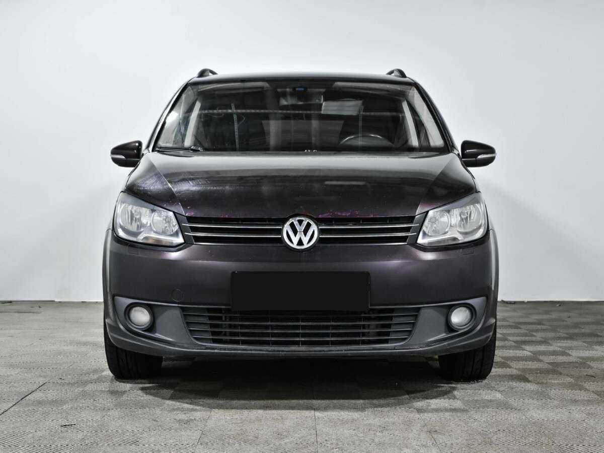 Volkswagen Touran с пробегом — 2013 год. Фото: #1