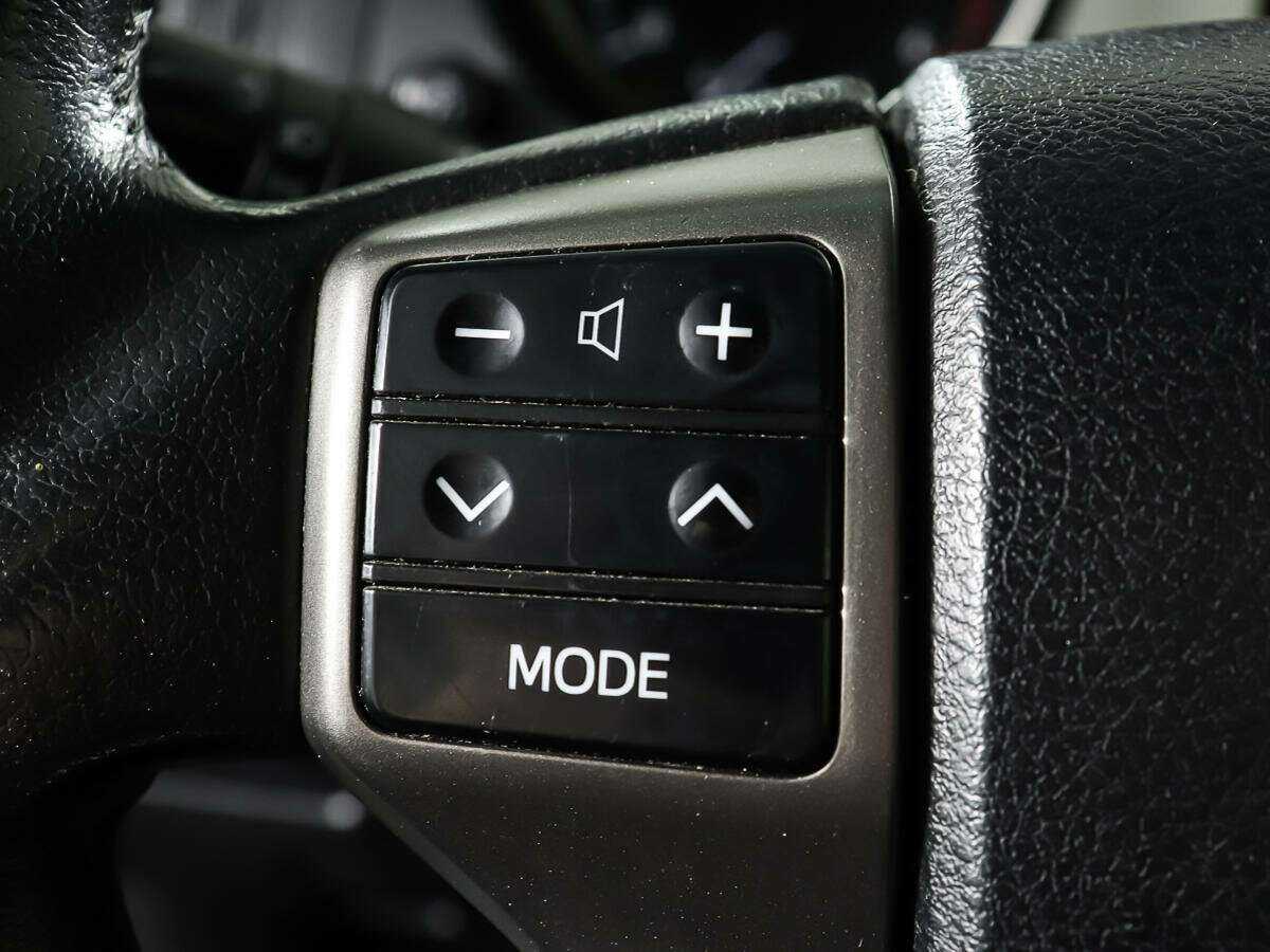 Toyota Land Cruiser Prado с пробегом — 2012 год. Фото: #16