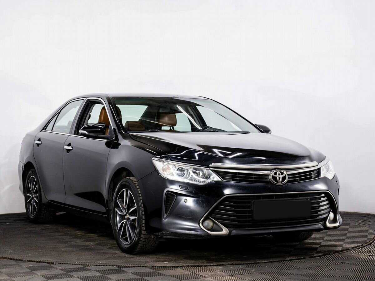 Toyota Camry с пробегом — 2017 год. Фото: #2