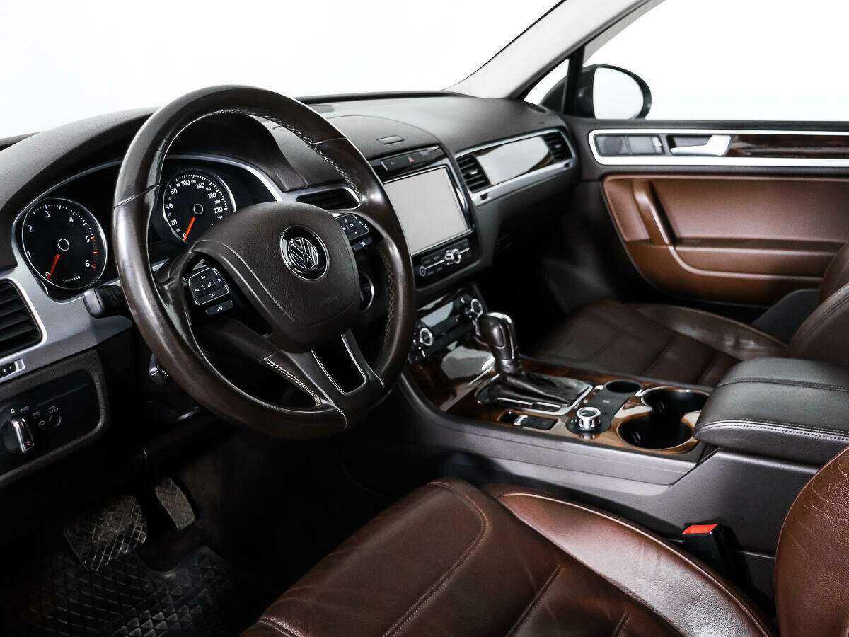 Volkswagen Touareg с пробегом — 2011 год. Фото: #8