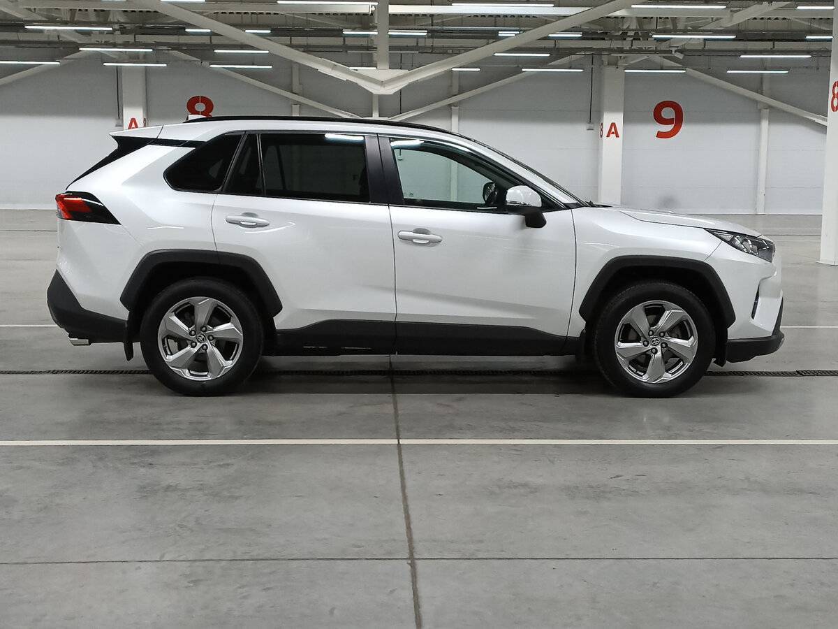 Toyota RAV4 с пробегом — 2021 год. Фото: #3