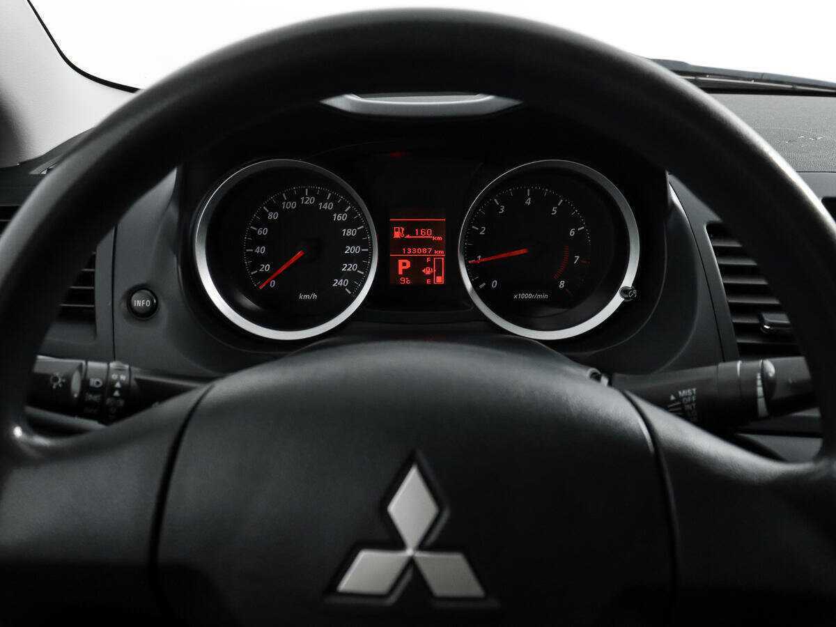 Mitsubishi Lancer с пробегом — 2010 год. Фото: #15