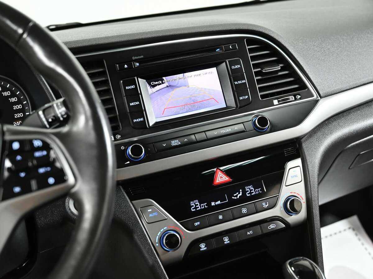 Hyundai Elantra с пробегом — 2018 год. Фото: #5