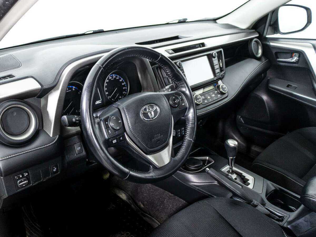 Toyota RAV4 с пробегом — 2017 год. Фото: #10