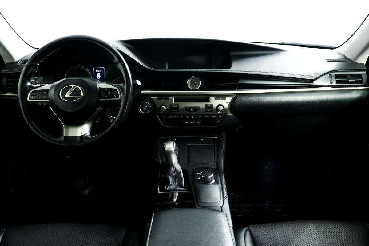 Lexus ES с пробегом — 2016 год. Фото: #10