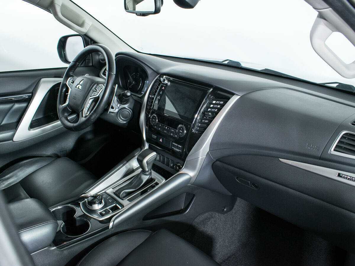 Mitsubishi Pajero Sport с пробегом — 2019 год. Фото: #8