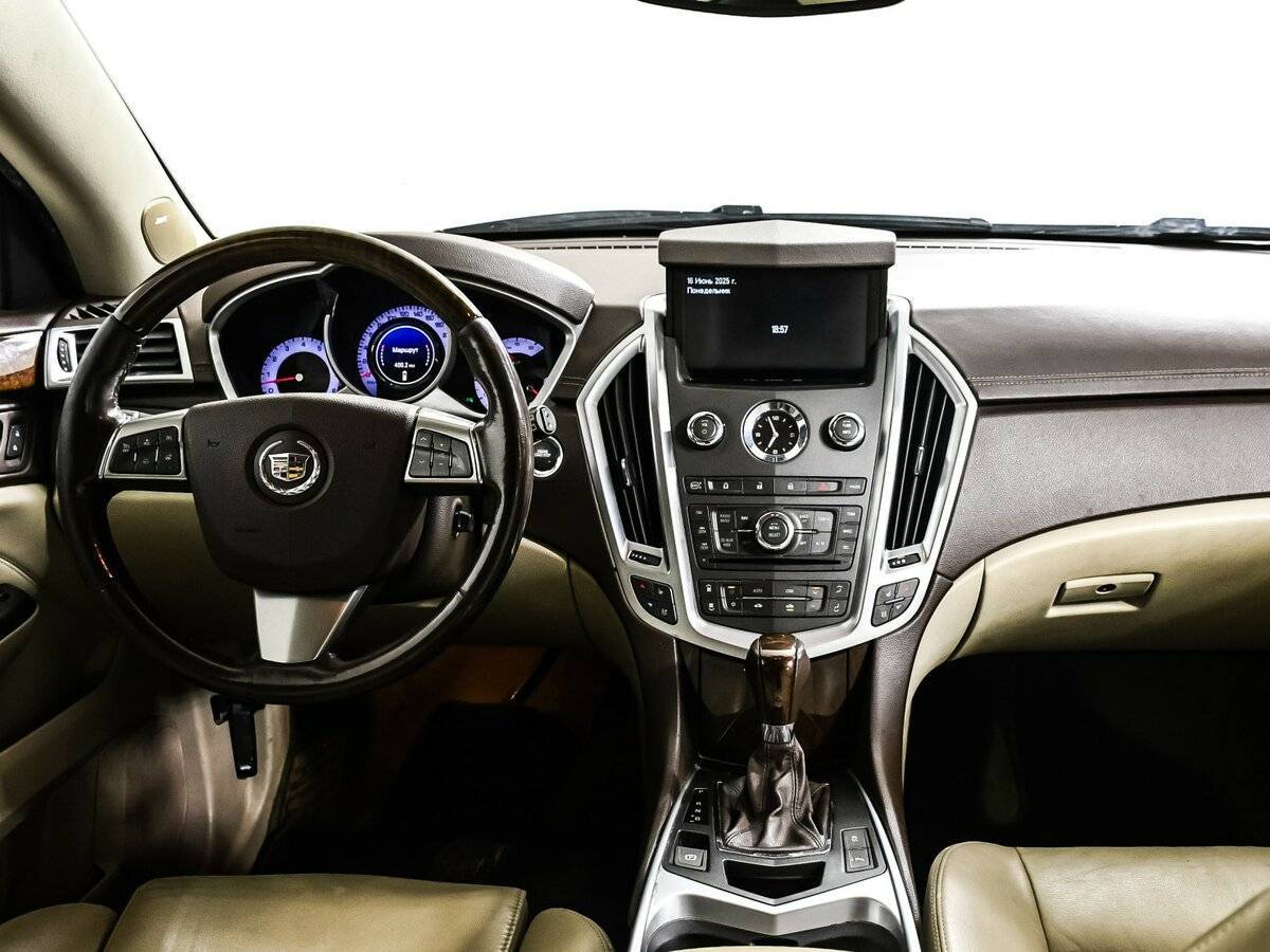 Cadillac SRX с пробегом — 2011 год. Фото: #10
