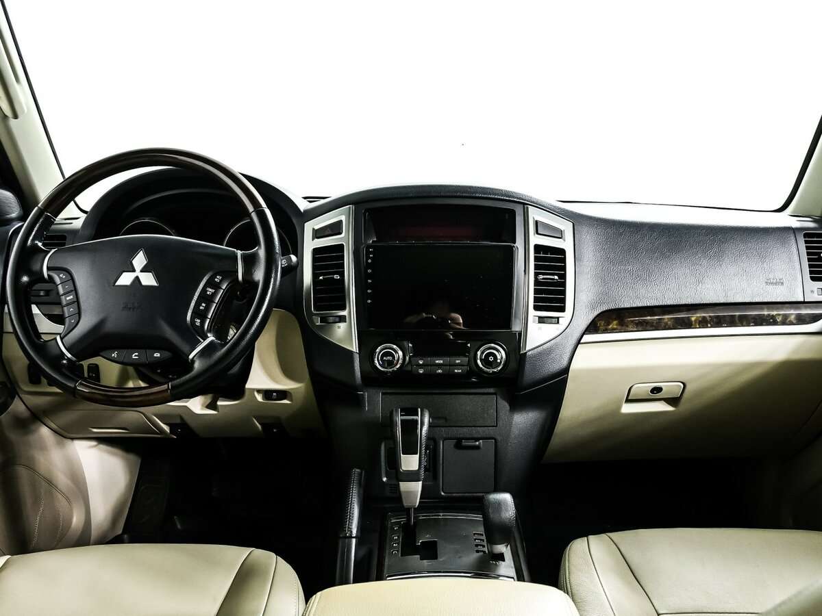 Mitsubishi Pajero с пробегом — 2017 год. Фото: #10
