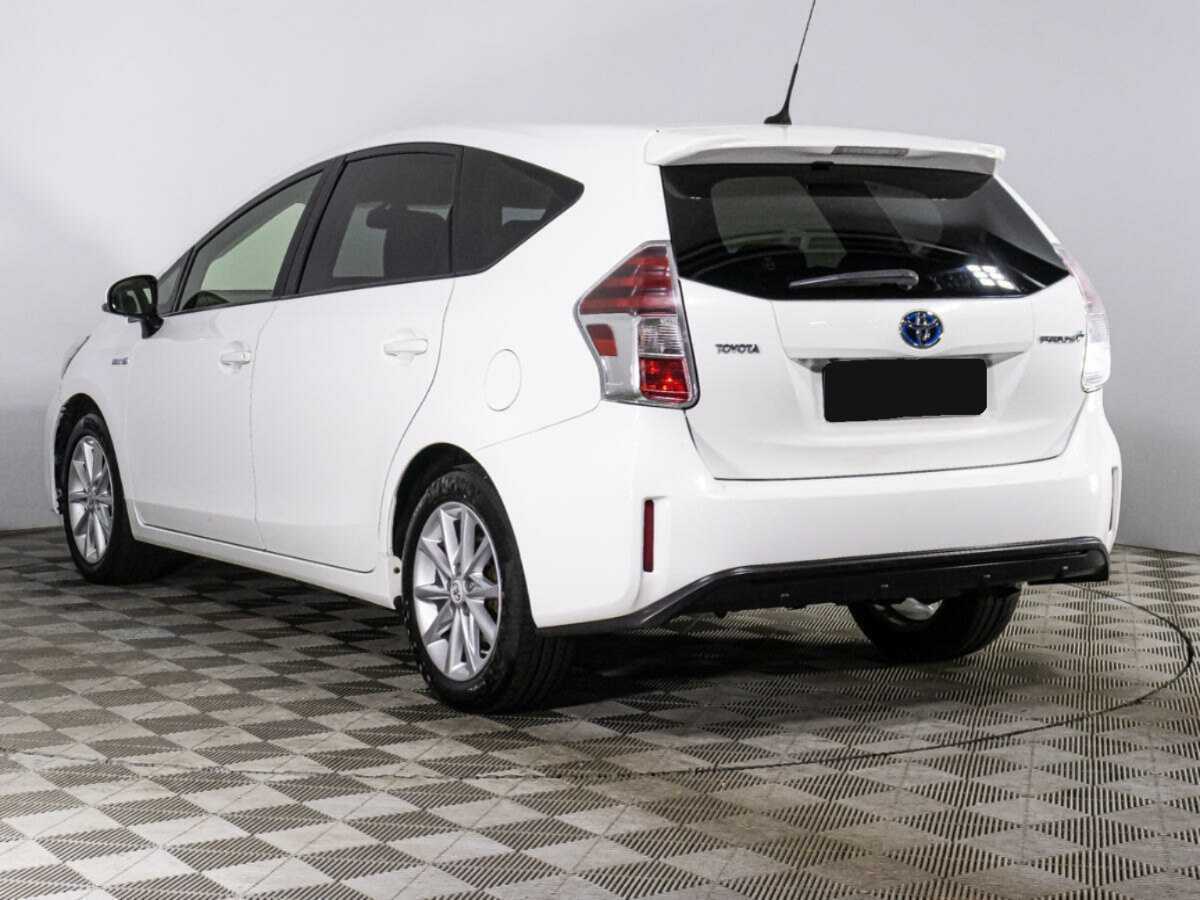 Toyota Prius v (+) с пробегом — 2015 год. Фото: #6