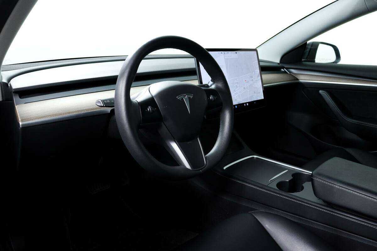 Tesla Model 3 с пробегом — 2021 год. Фото: #12