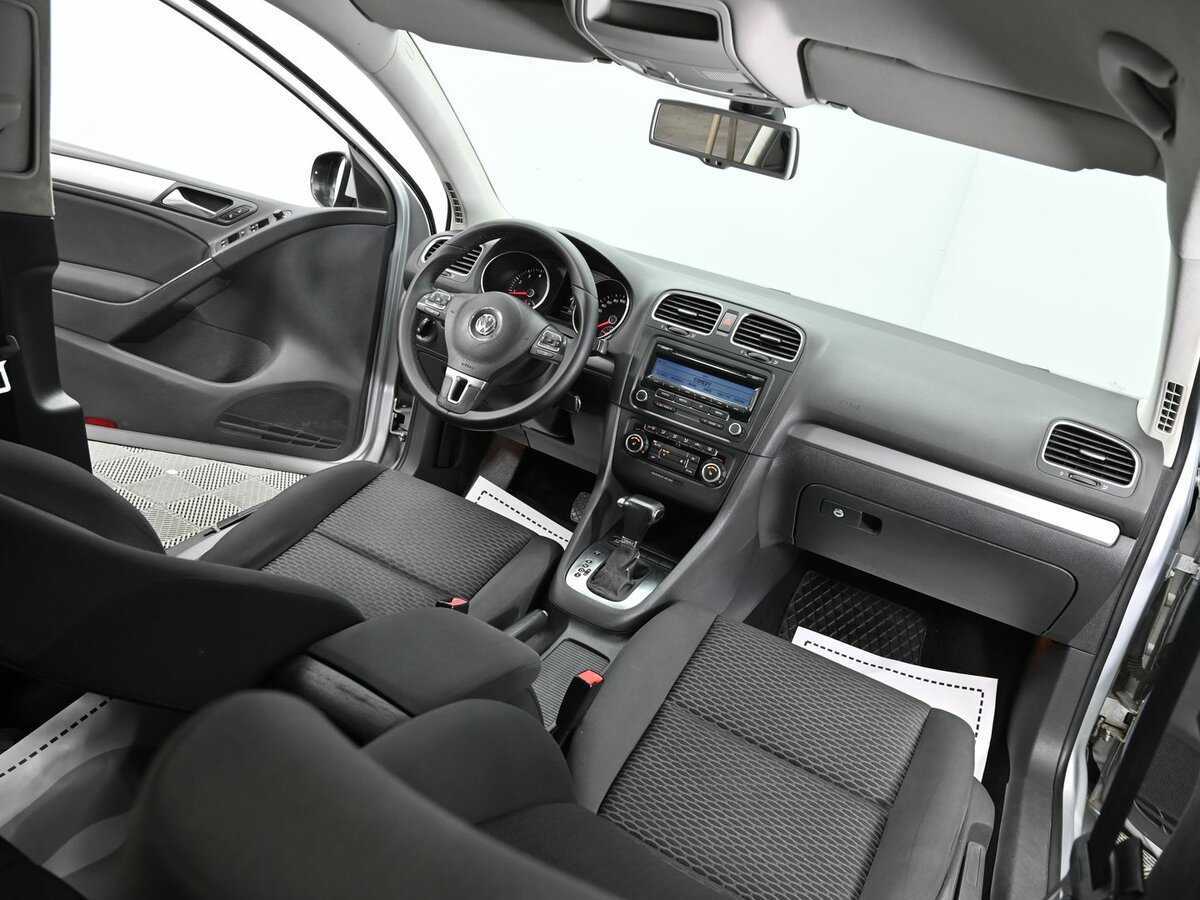 Volkswagen Golf с пробегом — 2010 год. Фото: #10