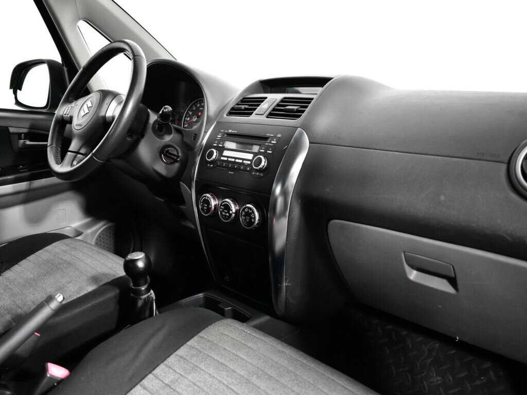 Suzuki SX4 с пробегом — 2008 год. Фото: #8