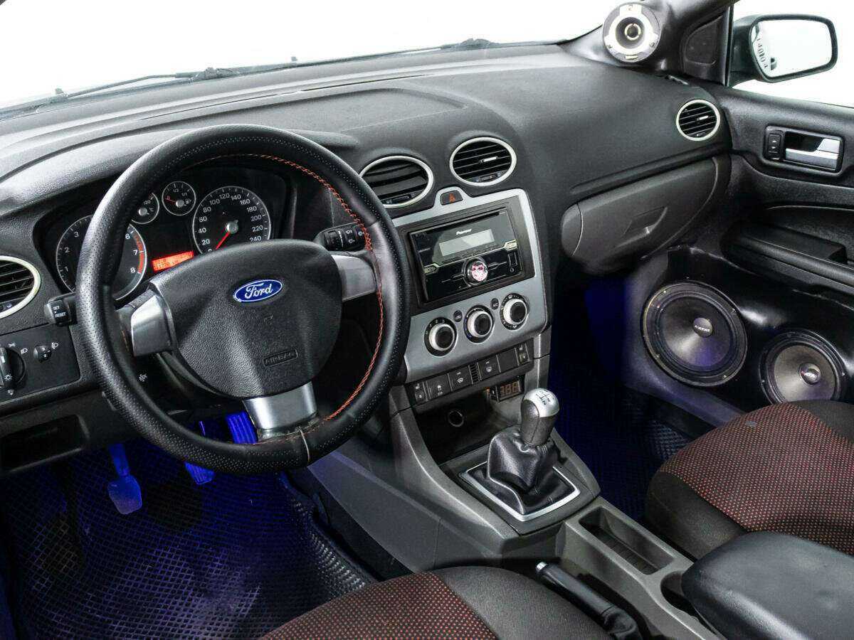 Ford Focus с пробегом — 2006 год. Фото: #10