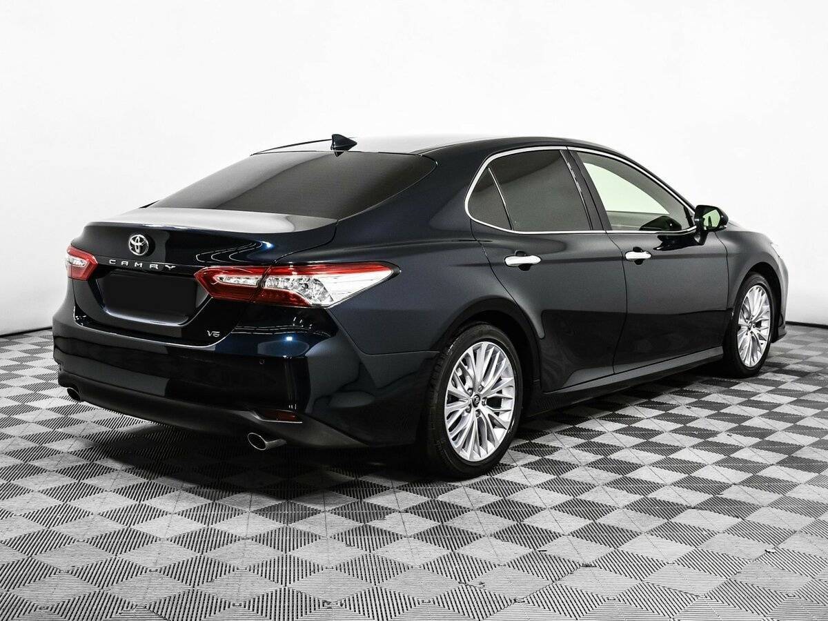 Toyota Camry с пробегом — 2018 год. Фото: #4