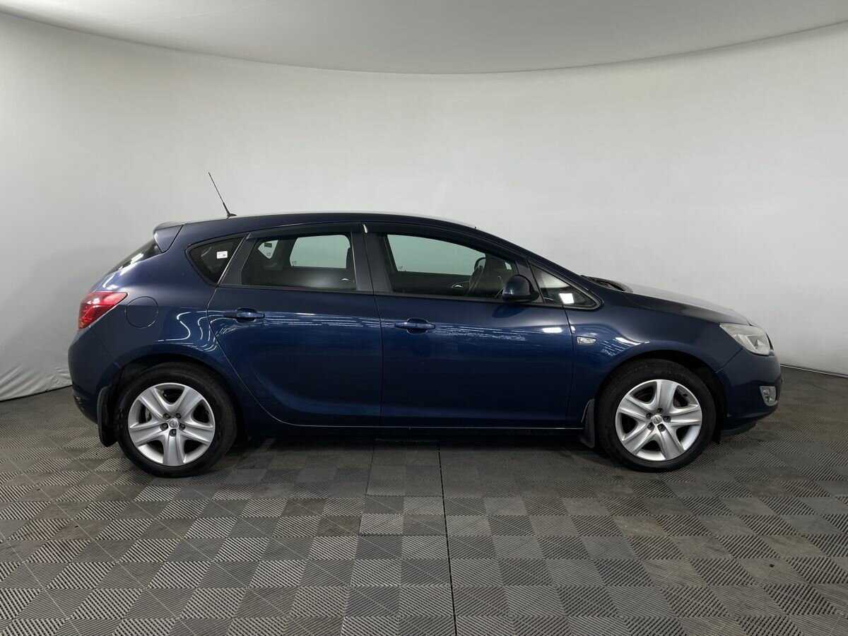 Opel Astra с пробегом — 2010 год. Фото: #3