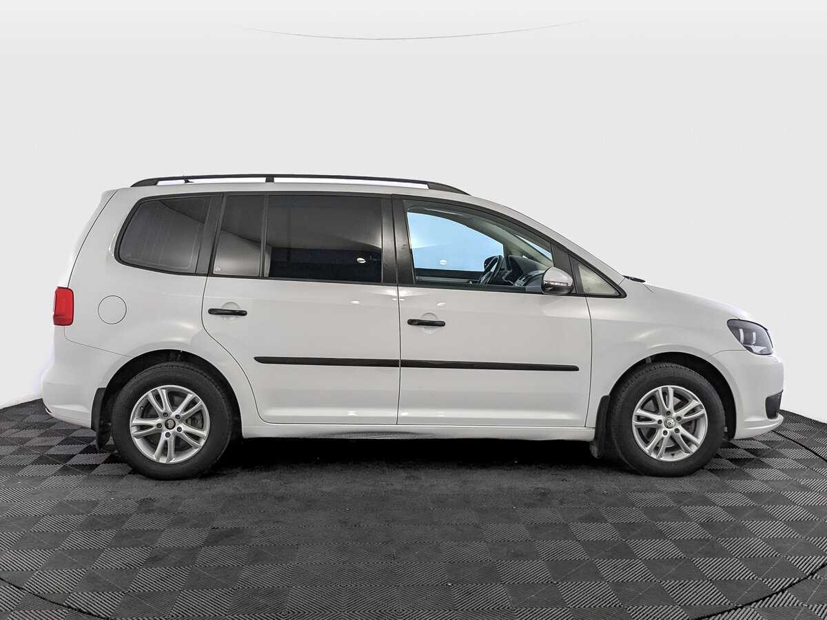 Volkswagen Touran с пробегом — 2012 год. Фото: #3