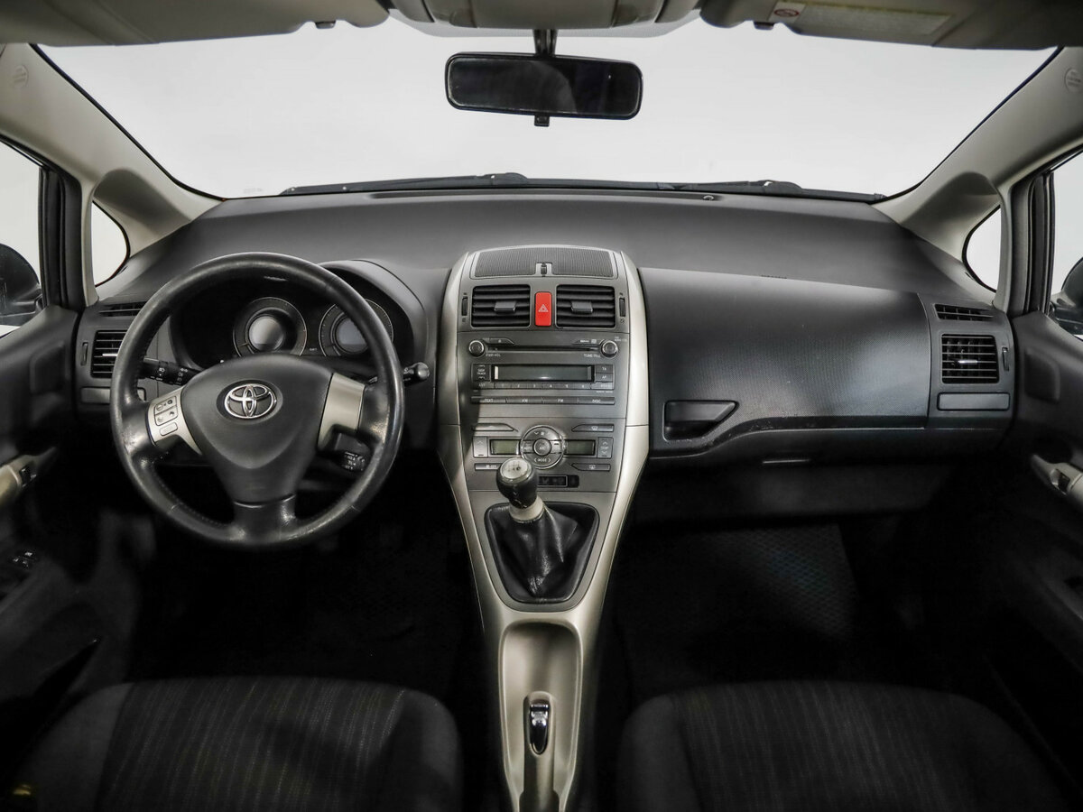 Toyota Auris с пробегом — 2007 год. Фото: #13