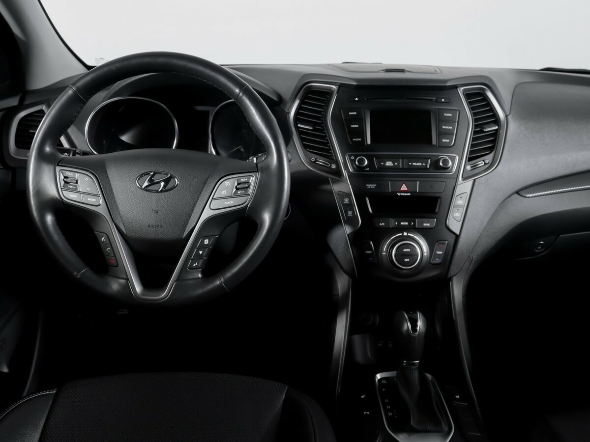 Hyundai Santa Fe с пробегом — 2015 год. Фото: #9