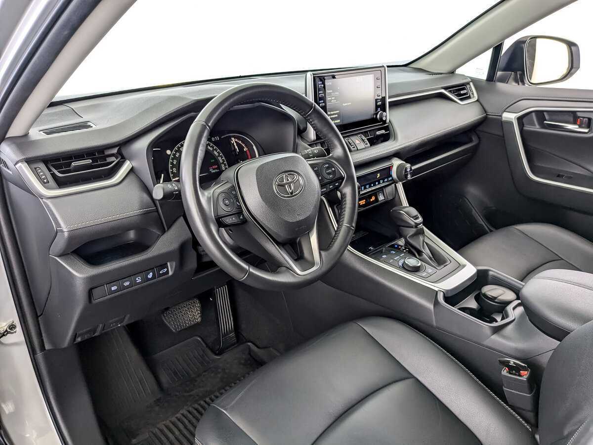 Toyota RAV4 с пробегом — 2022 год. Фото: #13