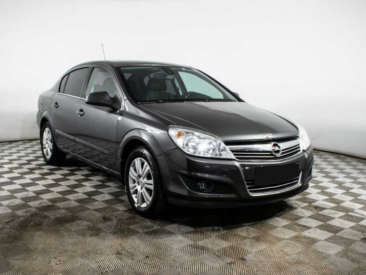 Opel Astra с пробегом — 2011 год. Фото: #2
