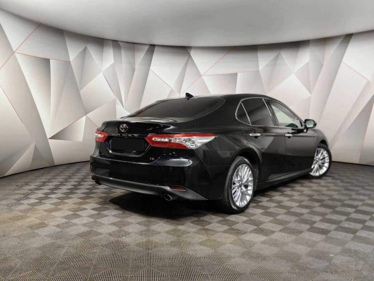 Toyota Camry с пробегом — 2020 год. Фото: #1