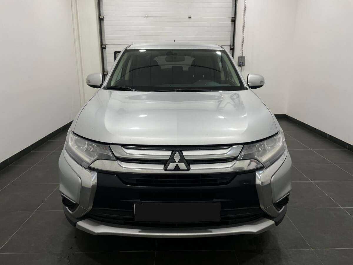 Mitsubishi Outlander с пробегом — 2016 год. Фото: #1