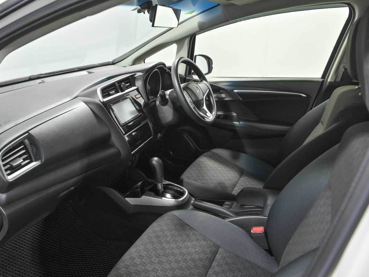 Honda Fit с пробегом — 2016 год. Фото: #15