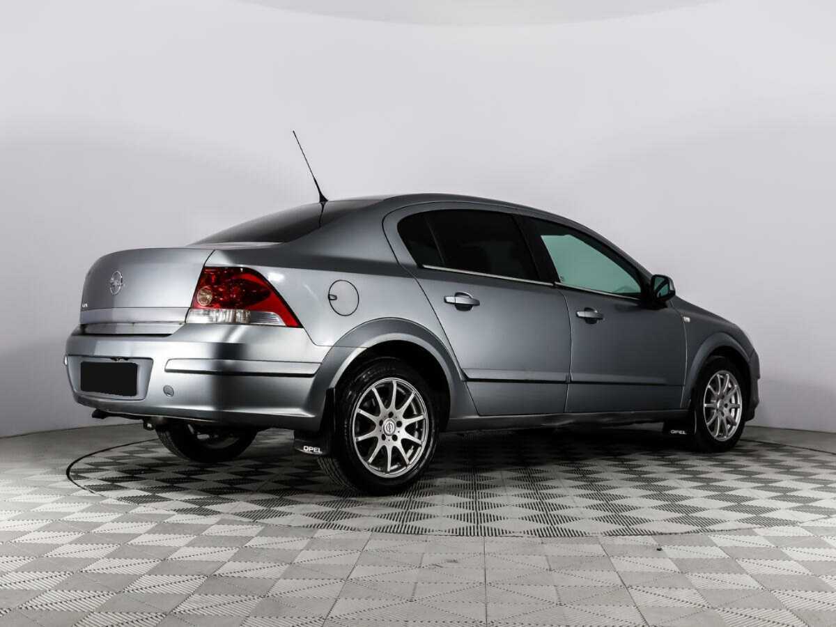 Opel Astra с пробегом — 2010 год. Фото: #4