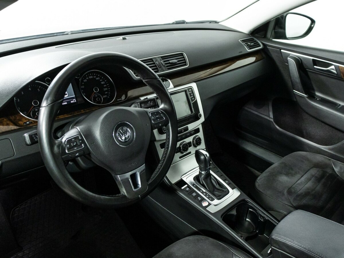 Volkswagen Passat с пробегом — 2011 год. Фото: #10