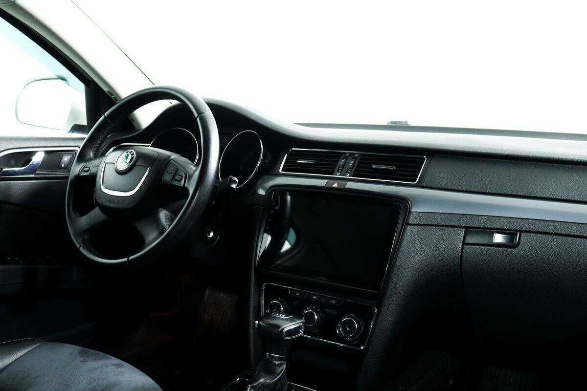 Skoda Superb с пробегом — 2011 год. Фото: #8