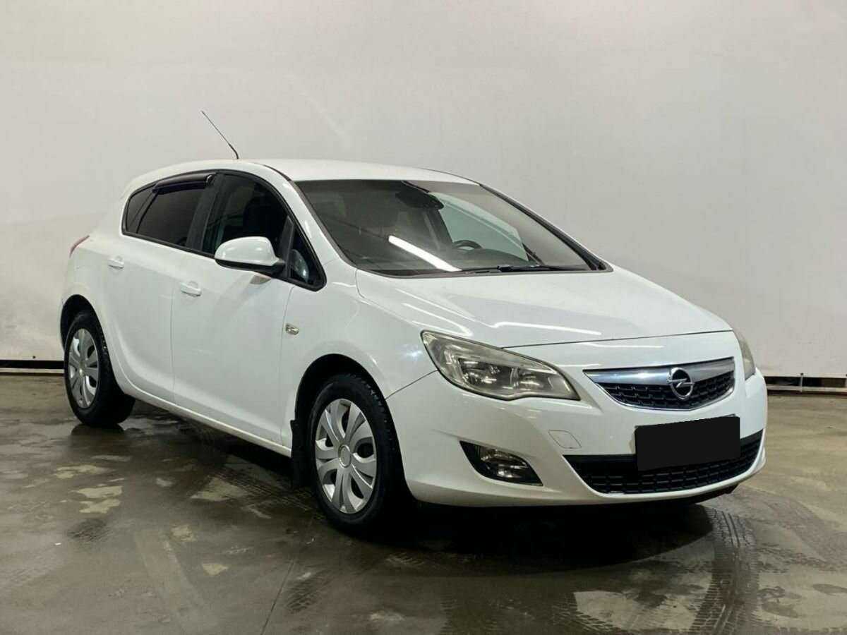 Opel Astra с пробегом — 2010 год. Фото: #2